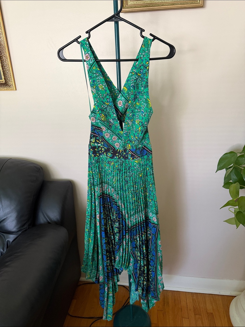 Green Paisley V-Neck Sleeveless Dress